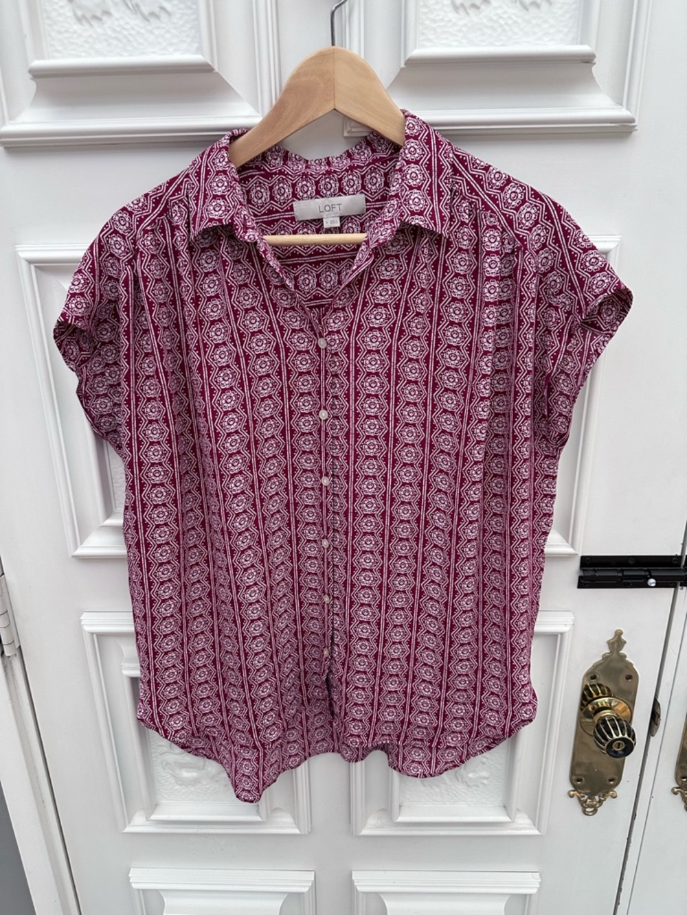 LOFT - Lightweight Short-Sleeve Button-Down Shirt - MEDIUM